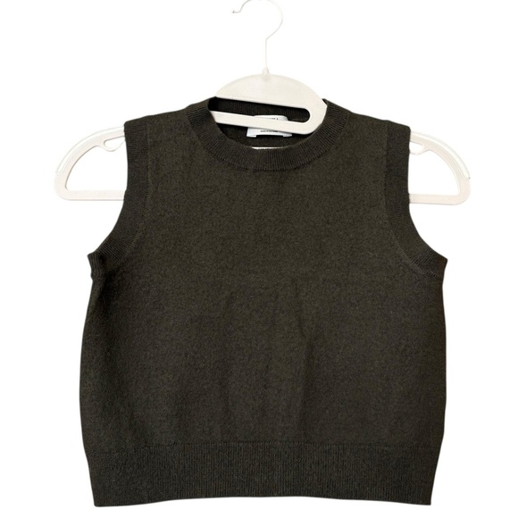 Aritzia Tops - Aritzia Green Sleeveless Merino Wool Cropped Vest Size XS